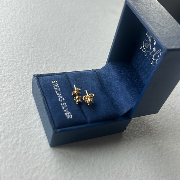 NEW Gold Stud Earrings - Picture 4 of 4